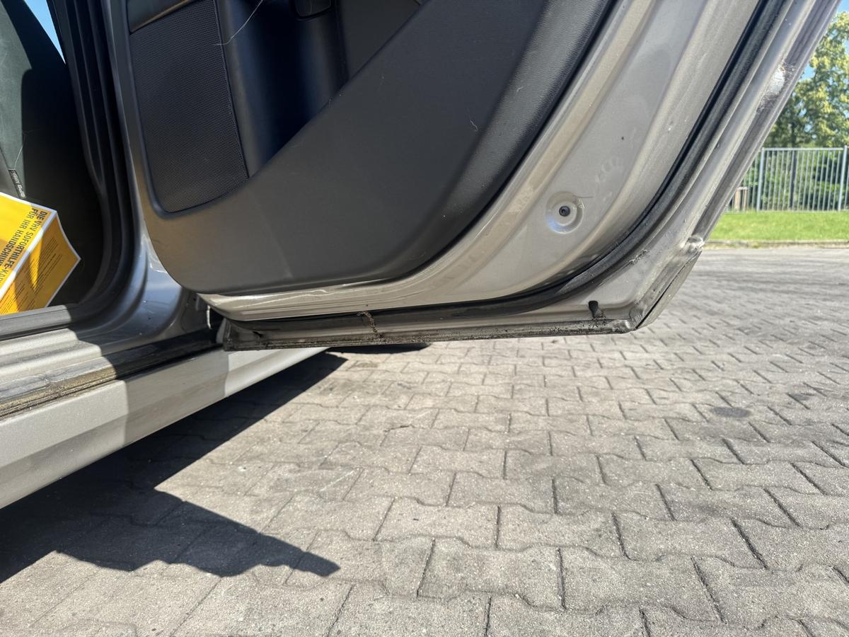 Volvo V70 3 original T&uuml;r hinten rechts 484 Seashell Metallic Kombi Rohbau Bj.2009